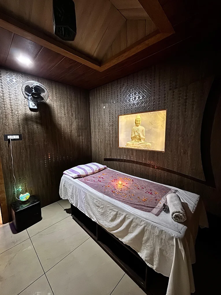 Modern Spa Suite with AC